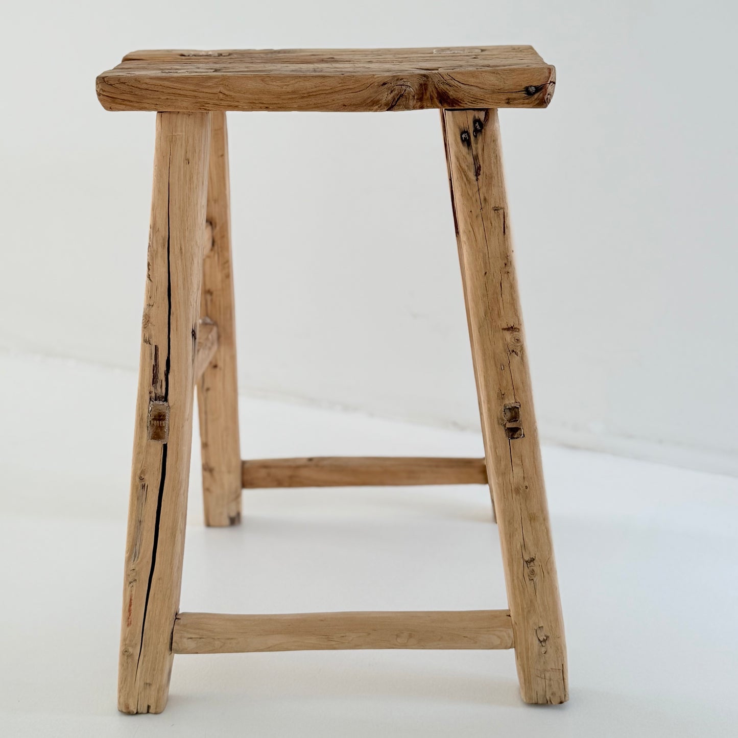 Oude Chinese houten kruk