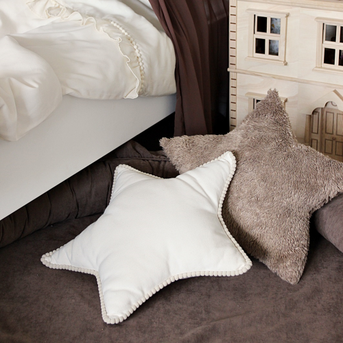 Cotton & Sweets Schapenvacht Ster kussen Chocolate Ø50cm