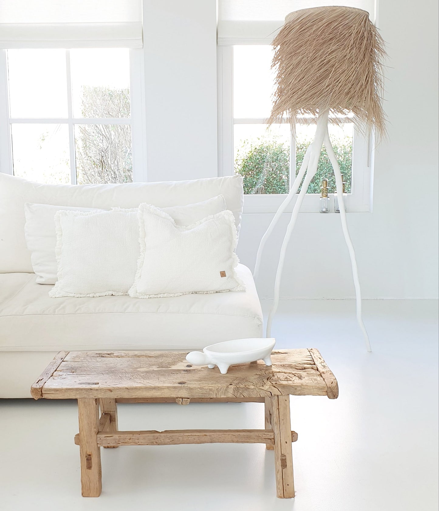 Witte schilpad schaal Rock the Kasbah handgemaakt van keramiek in een wit interieur