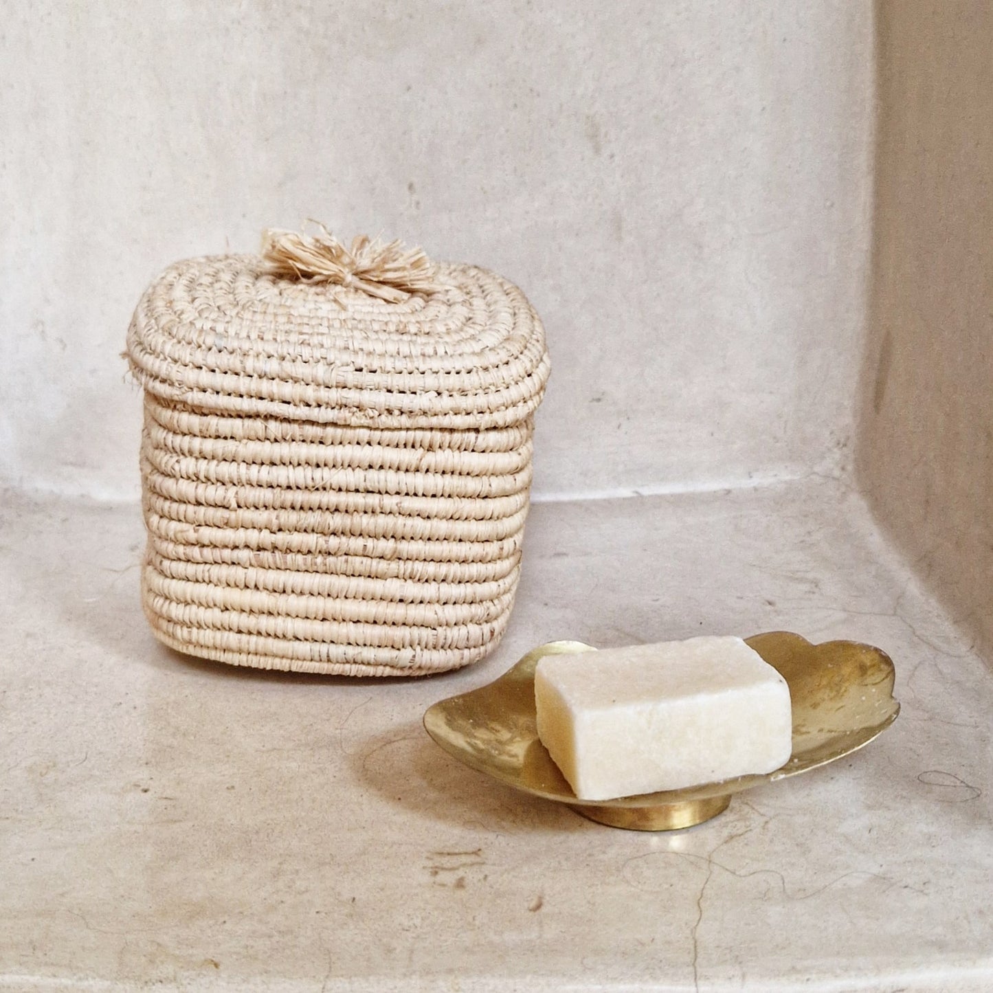 Raffia mandje vierkant met deksel en tassel