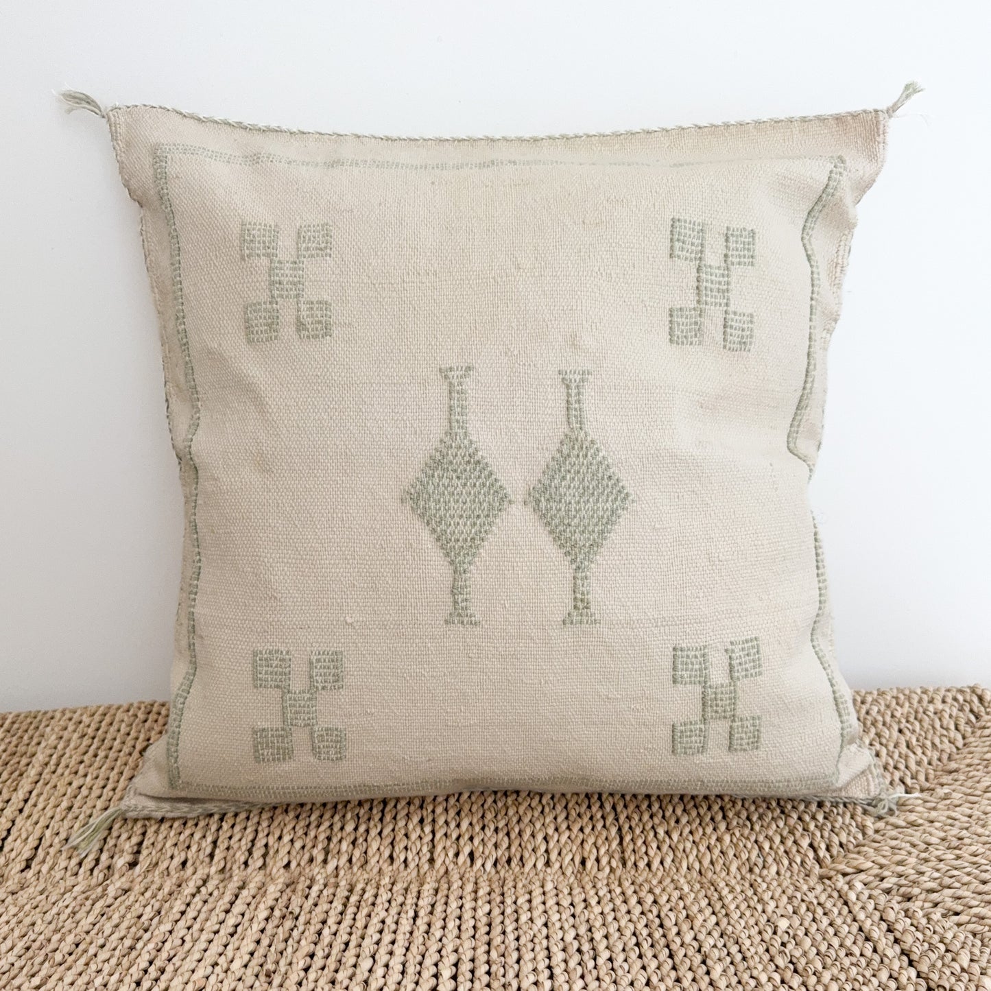 Marokkaanse kussenhoes Sabra Silk Off white met zacht groen patroon
