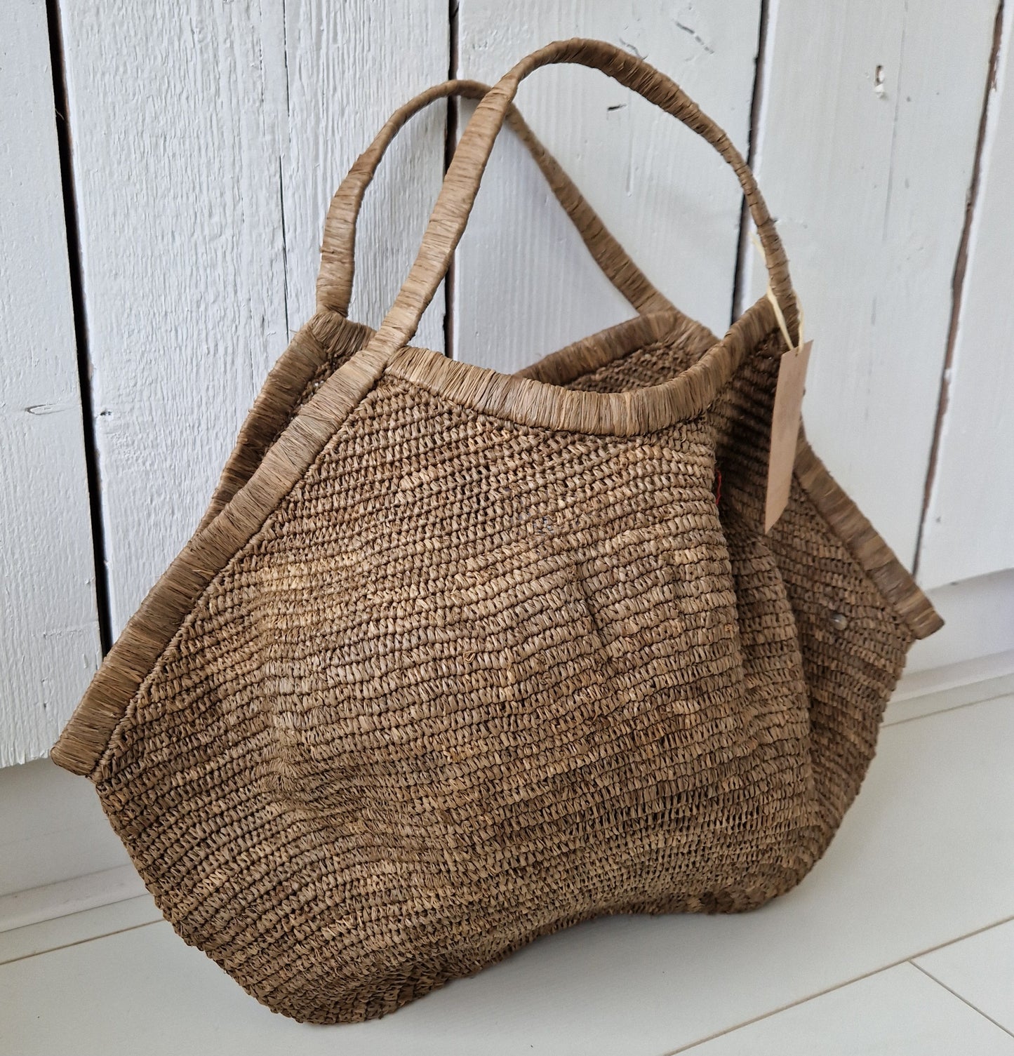 Aina Bag L Tea van Made in Mada, handgeweven raffia tas 