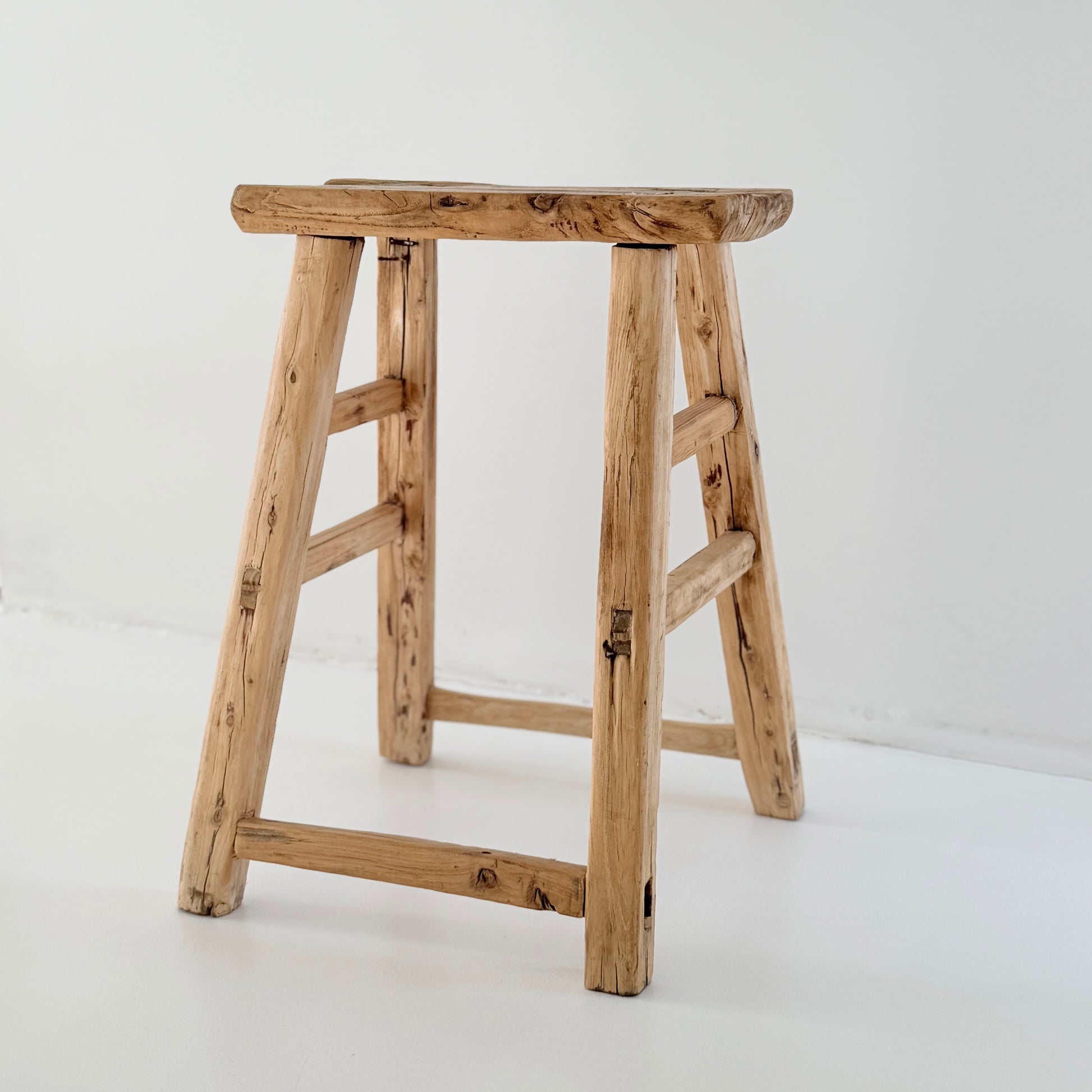 Oude Chinese houten kruk
