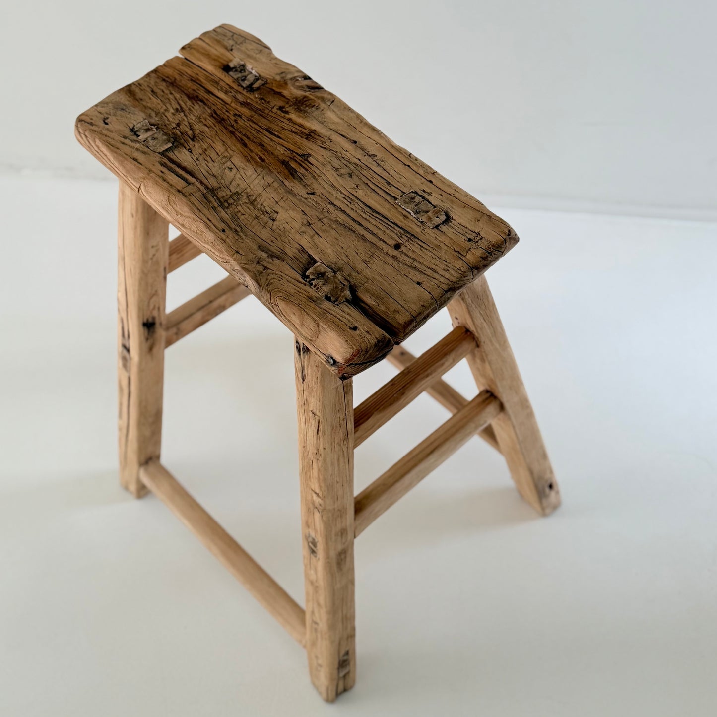 Oude houten kruk #2