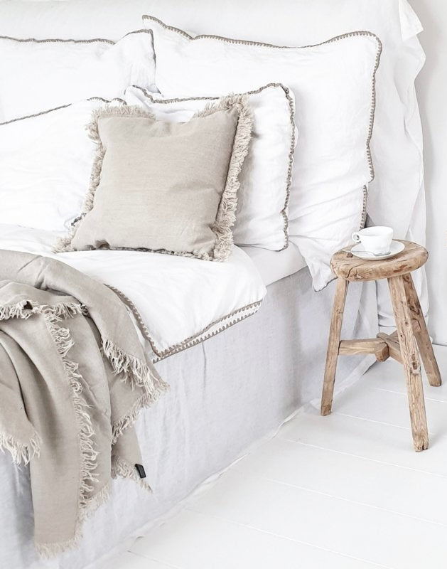 Linnen dekbed overtrek Felice wit met Sand stitching in witte slaapkamer