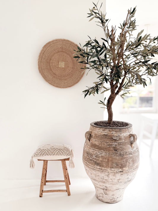 Tonga basket Naturel XL met XL pot en oude houten kruk