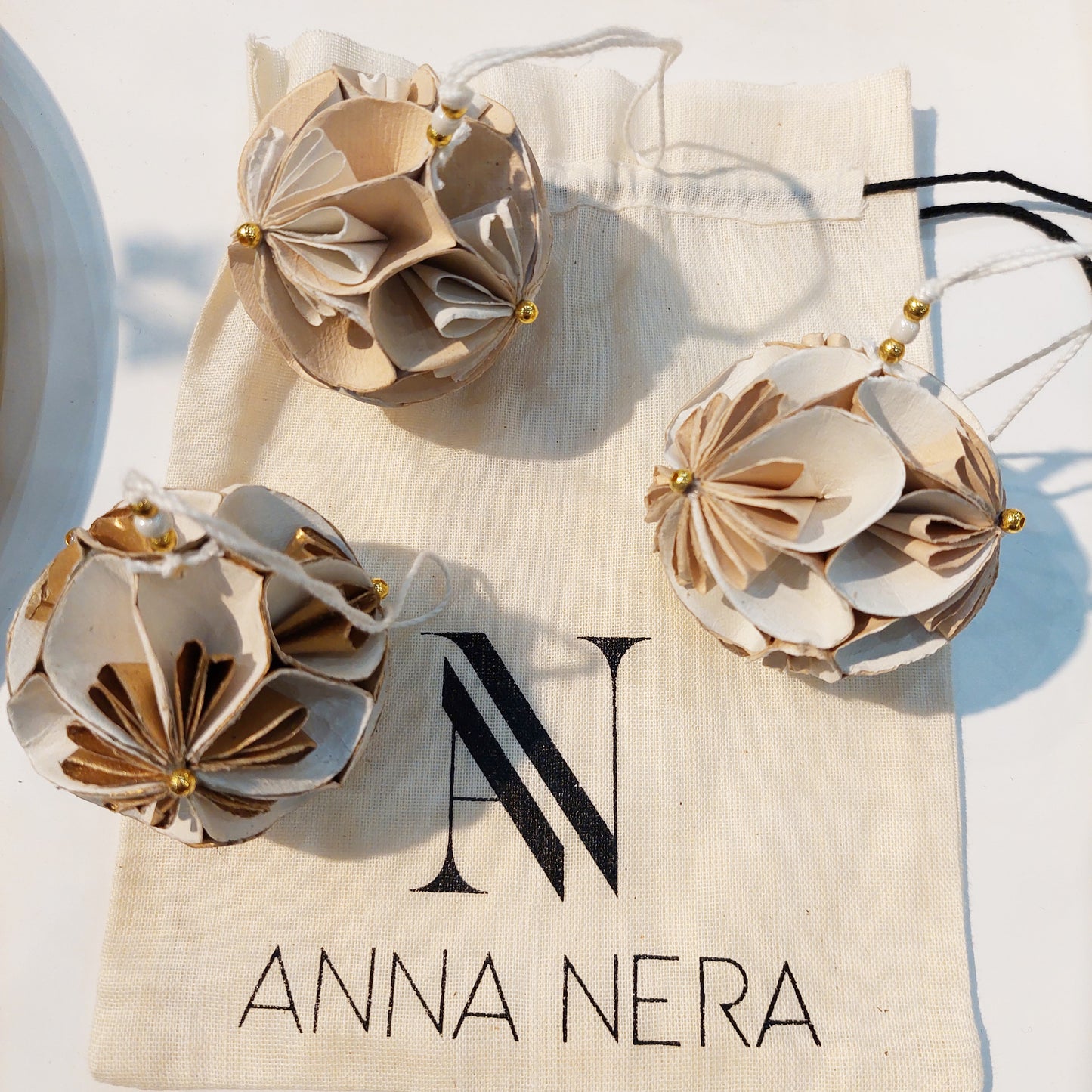 Paper flower ball Anna Nera, set van 3