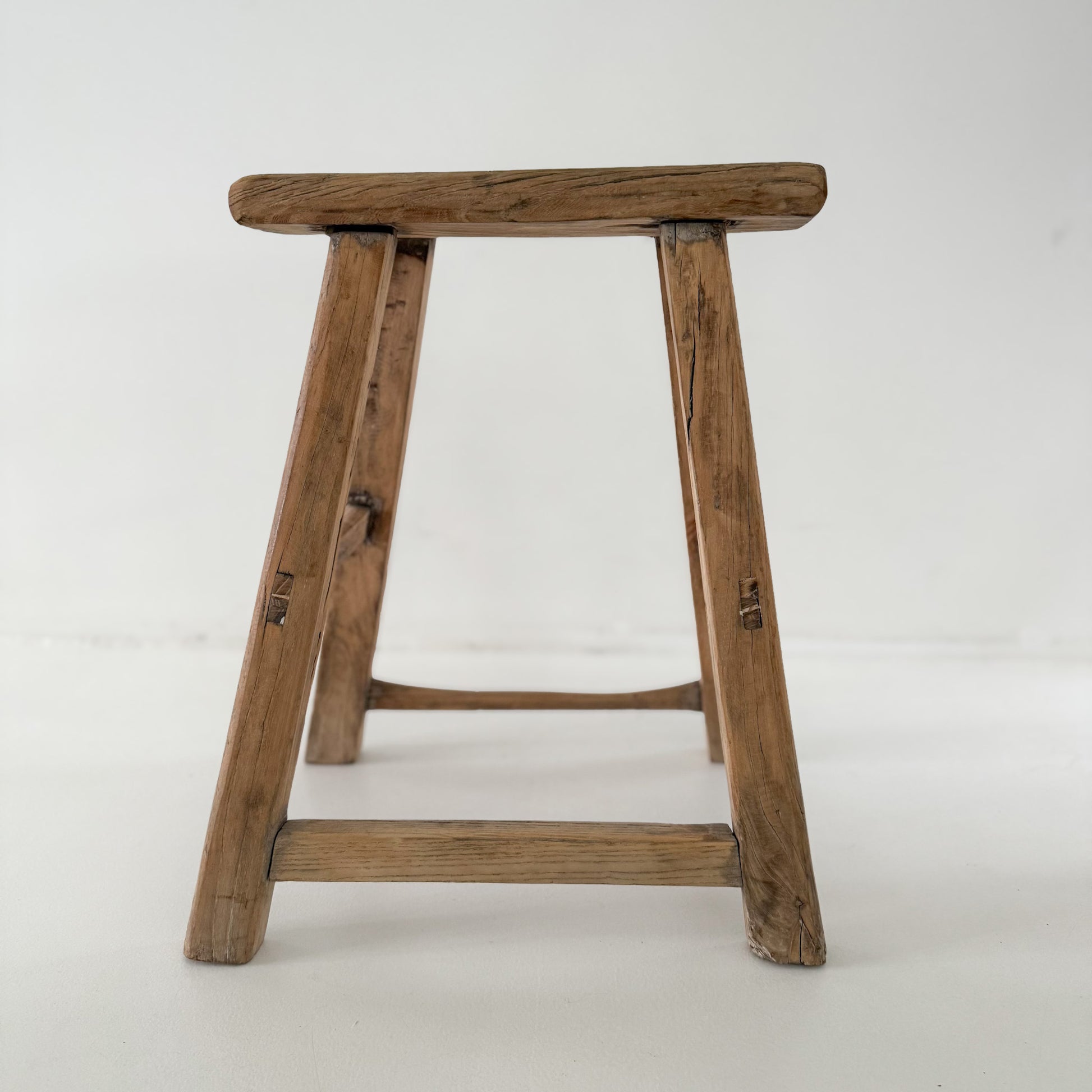 Oude Chinese houten kruk