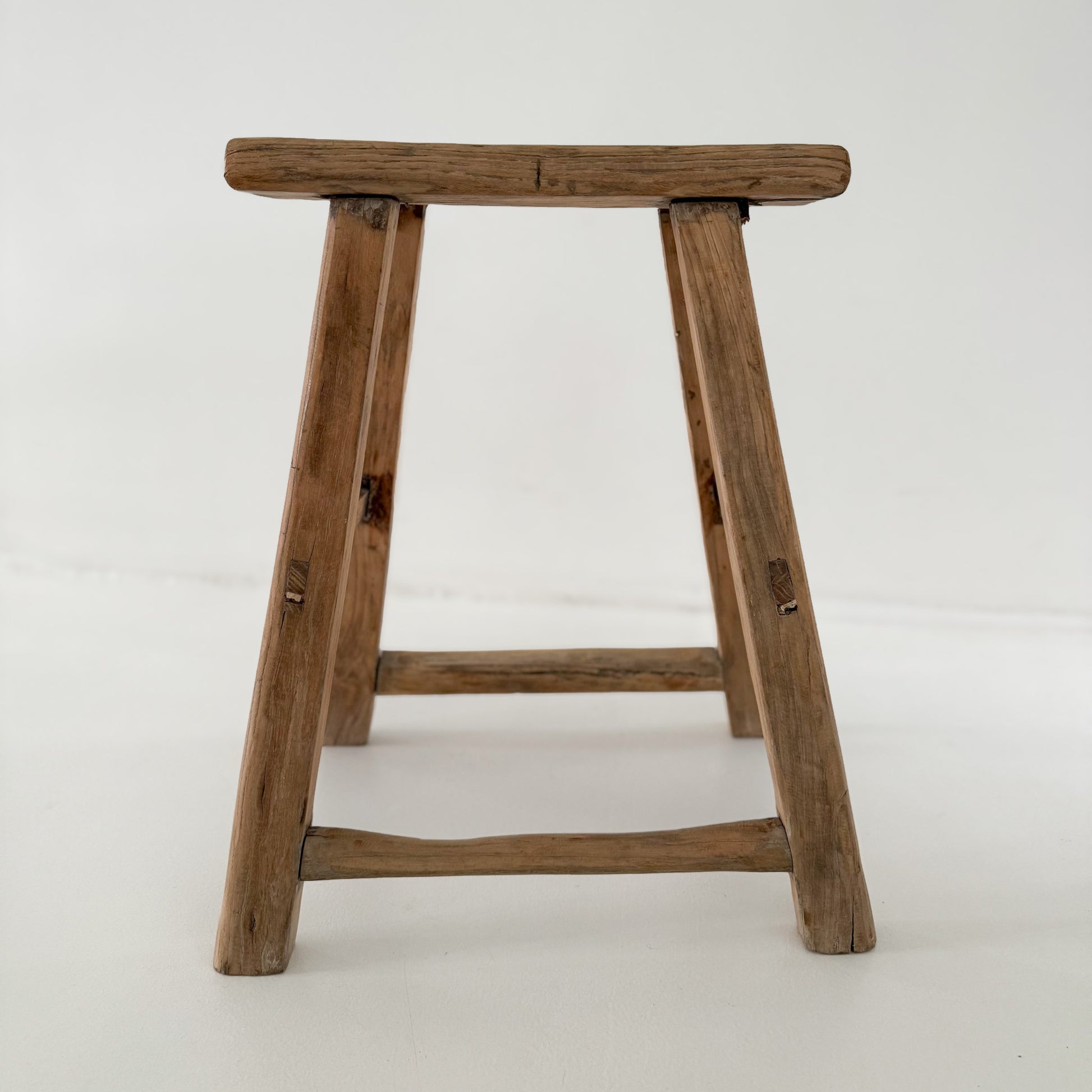 Oude Chinese houten kruk