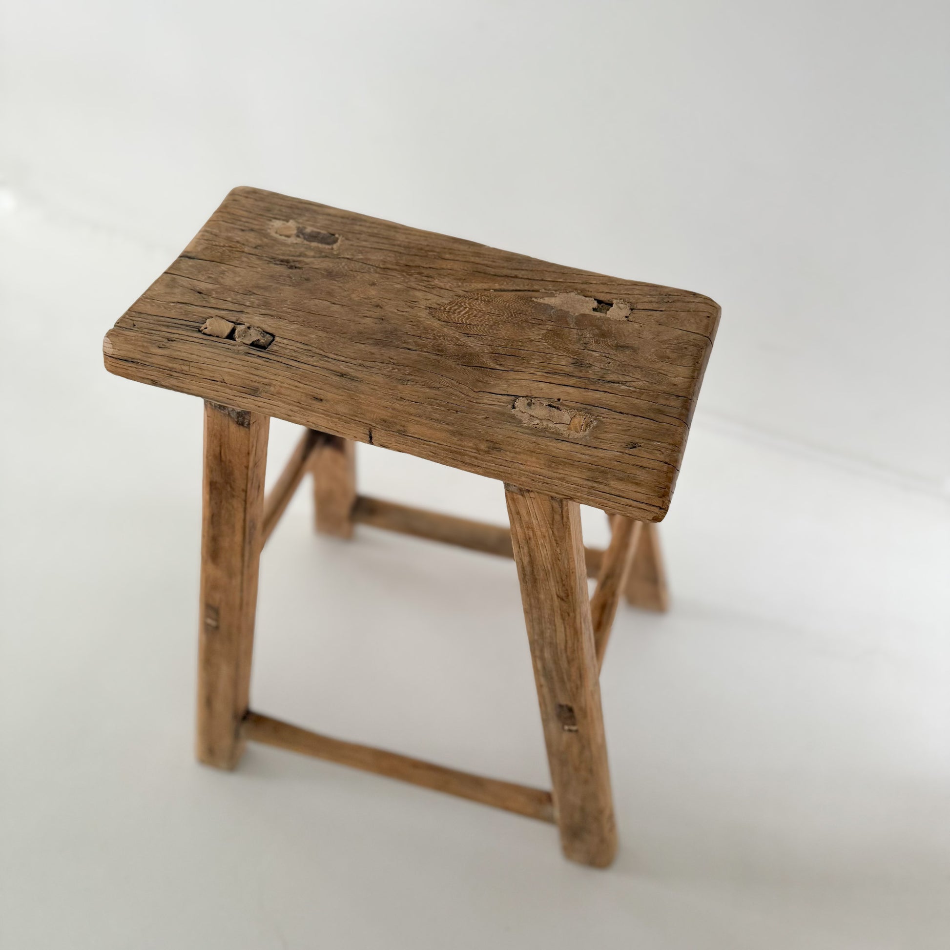 Oude Chinese houten kruk