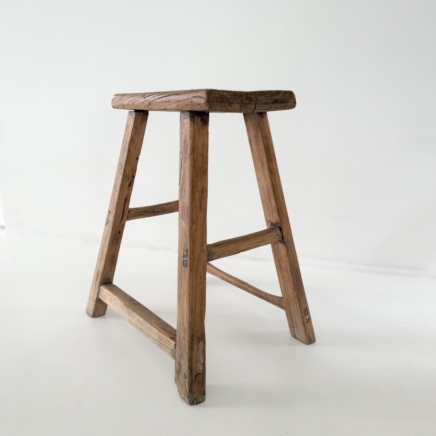 Oude Chinese houten kruk