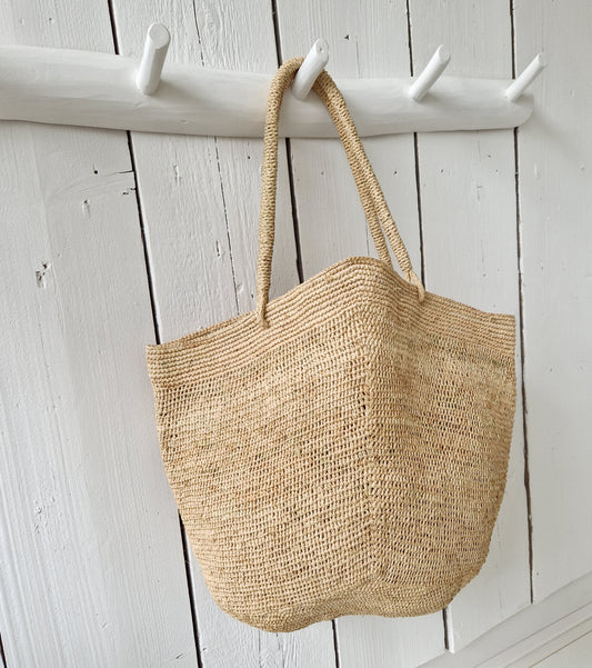 Gemma L Bag Naturel van Made in Mada handgeweven raffia tas in naturel