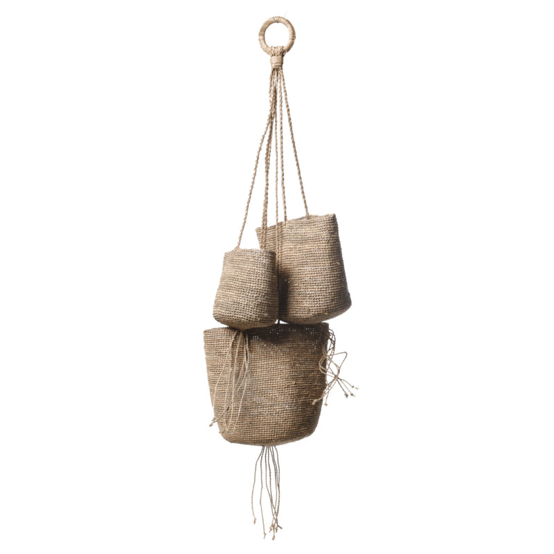 GUS hanging baskets van Made in Mada set van 3 raffia hangmandjes in Tea