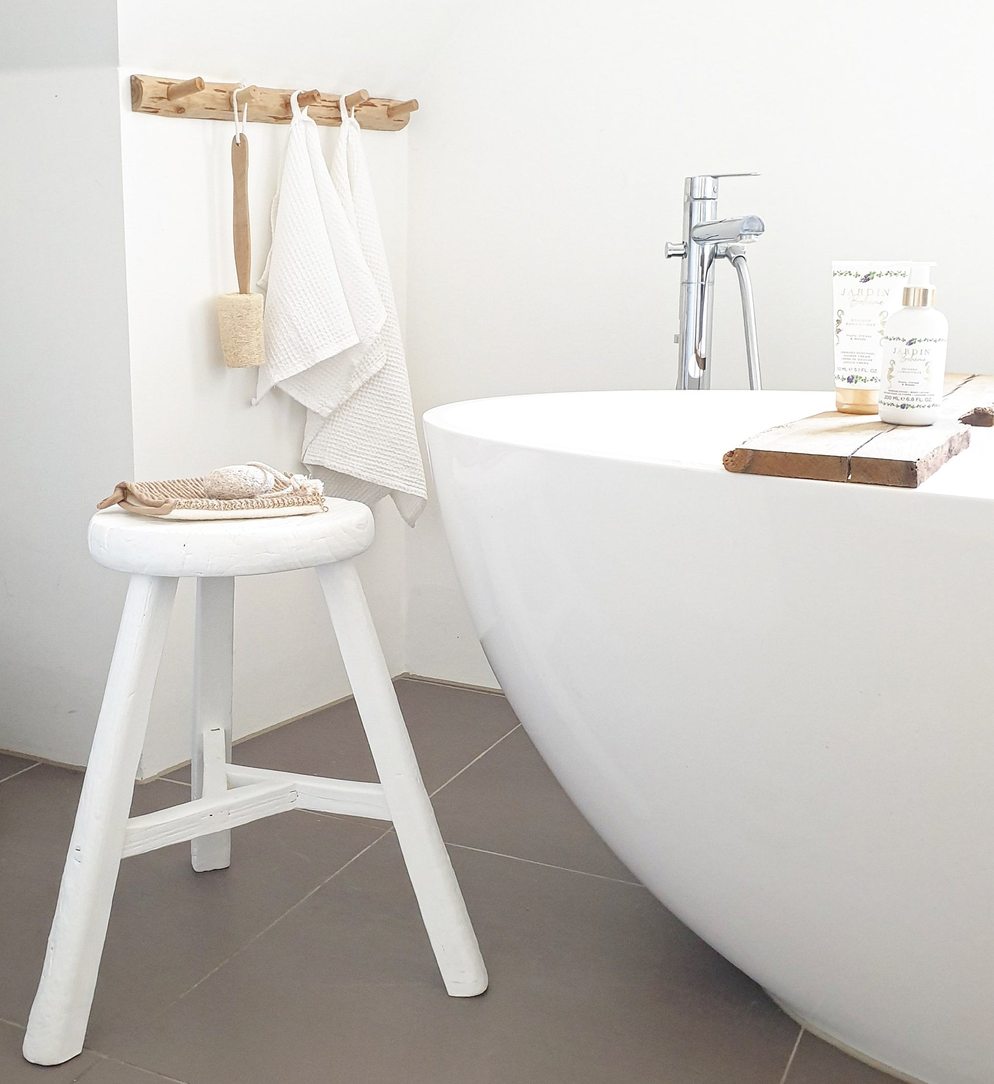 Blake & White Puur glimlach Handdoekdispenser | Wit | Kunststof Blake & White Puur glimlach Handdoekdispenser | Wit | Kunststof